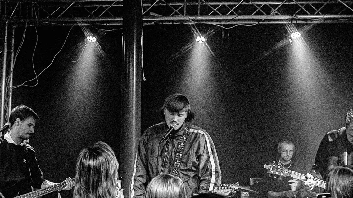 Rachael in Spring + Signature